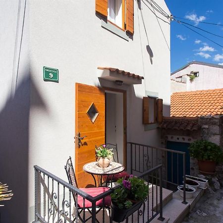Holiday Home Smokovec Vrbnik Extérieur photo
