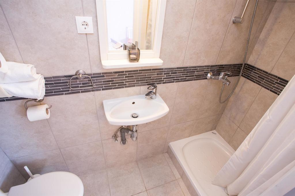 Holiday Home Smokovec Vrbnik Extérieur photo