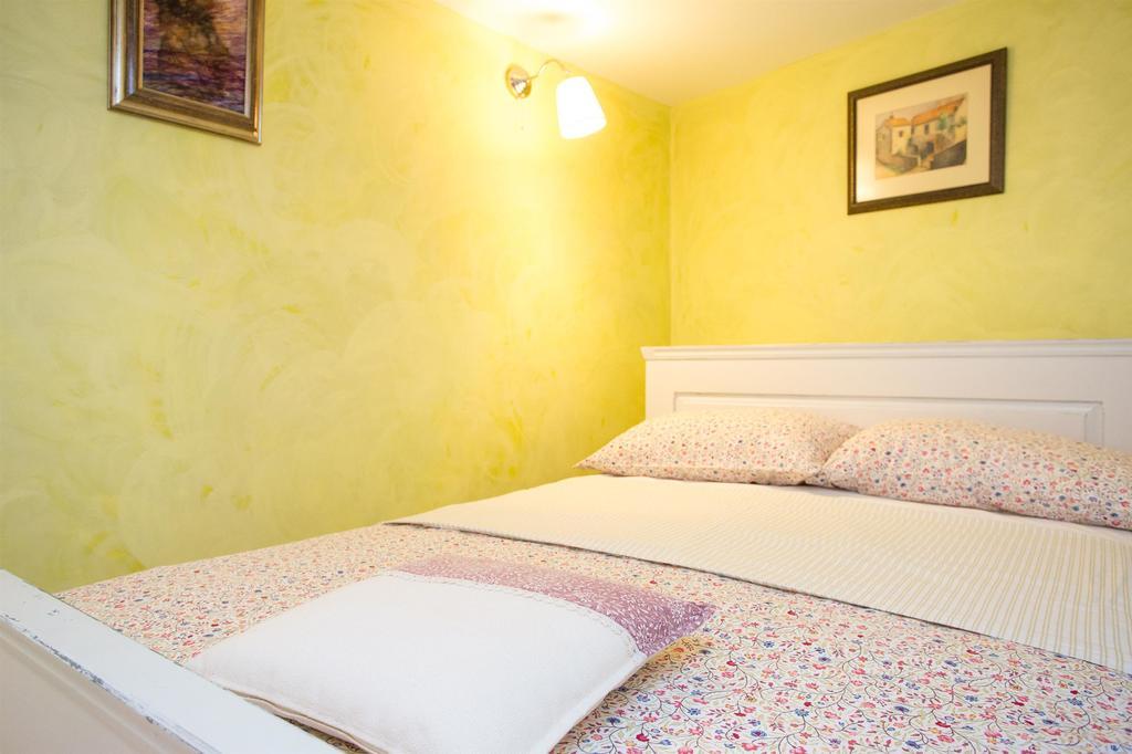 Holiday Home Smokovec Vrbnik Extérieur photo
