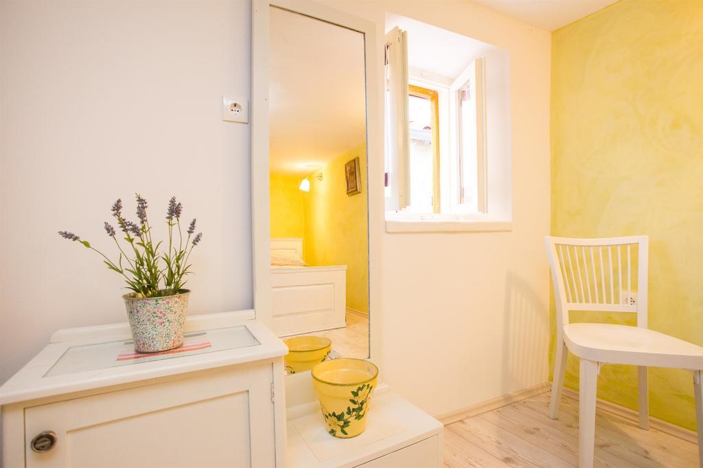 Holiday Home Smokovec Vrbnik Extérieur photo